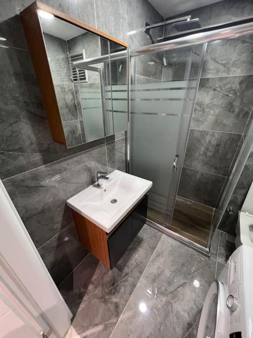 Zeytinburnu Merkezi Konumda, Sifir Daire & Esyalar Apartment Истанбул Екстериор снимка